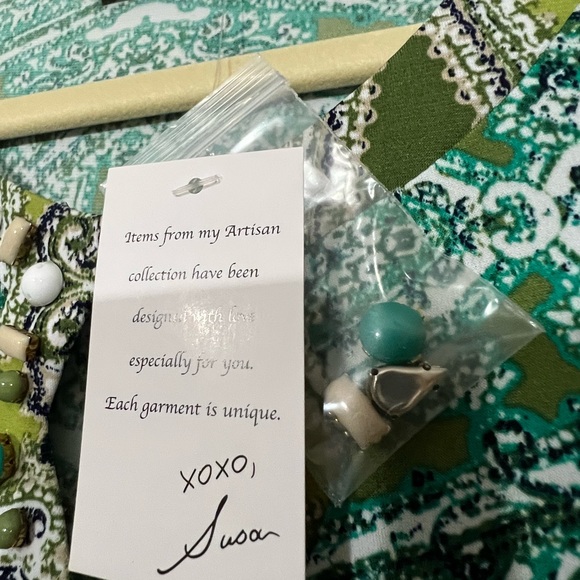 Susan Graver Liquid Knit printed tunic.  Shades of green with white throughout. - Picture 6 of 12